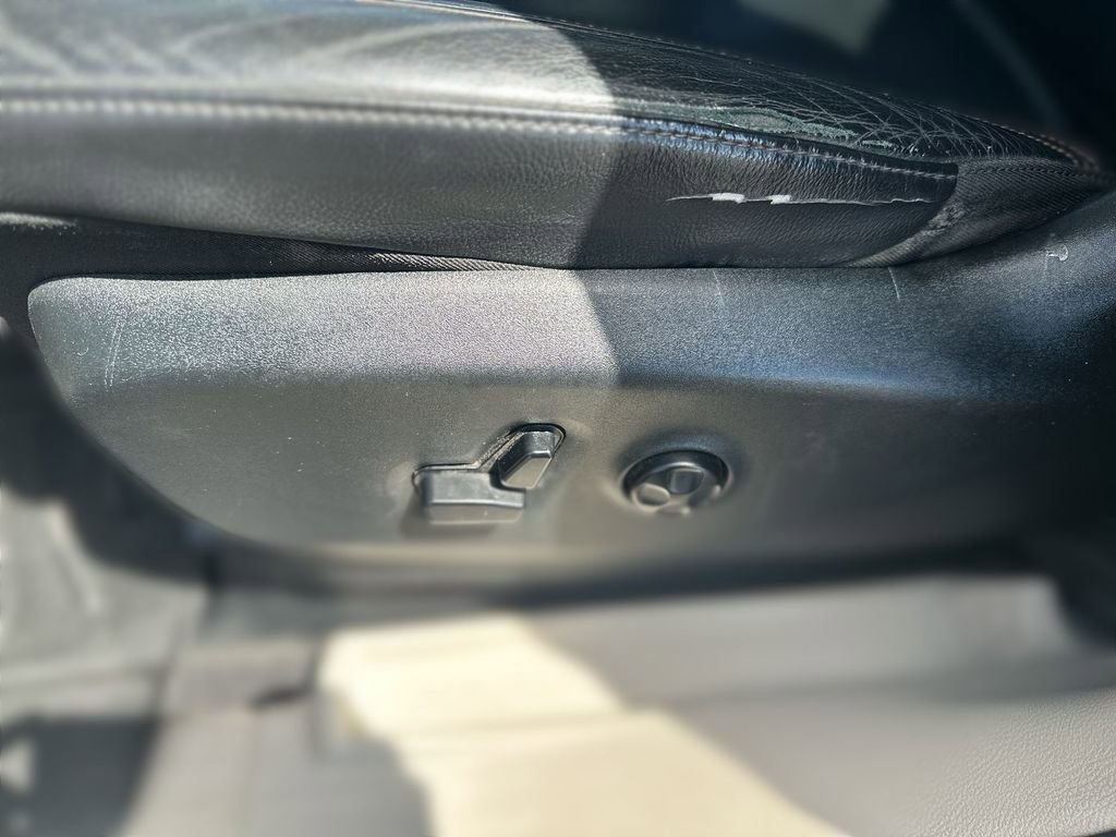Used 2017 Chrysler Pacifica Touring-L FWD image 15