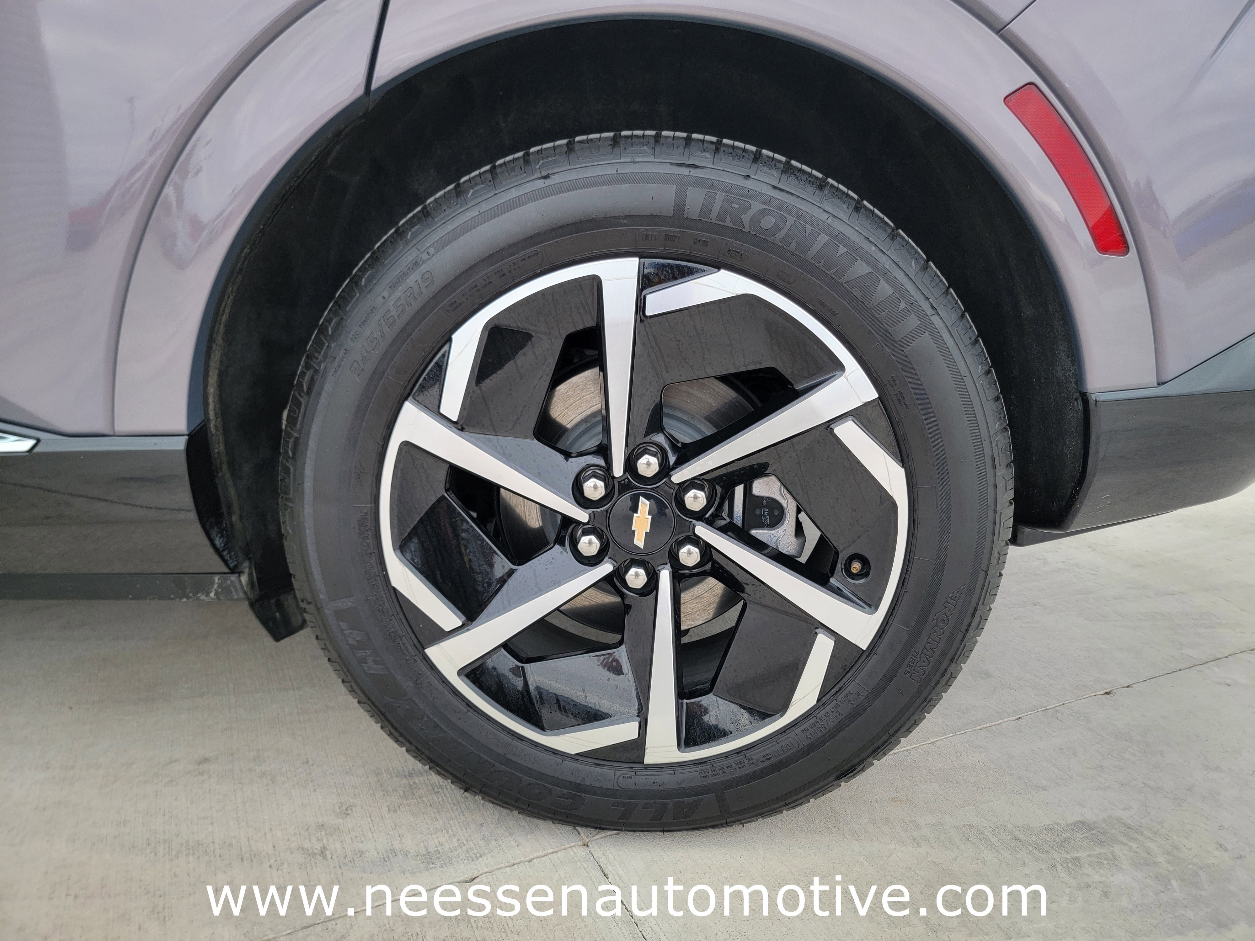 Used 2025 Chevrolet Equinox EV LT w/ Convenience Package image 31