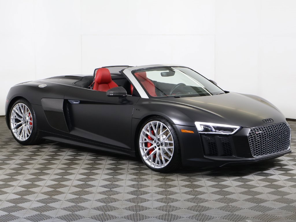 Used 2018 Audi R8 V10 w/ Carbon Exterior Package image 2