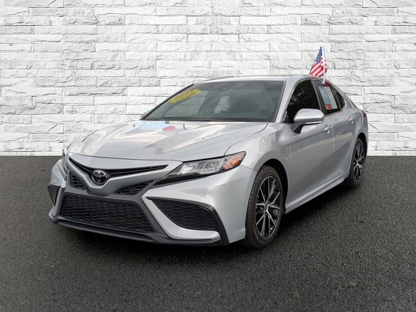 Used 2023 Toyota Camry SE FWD image 2