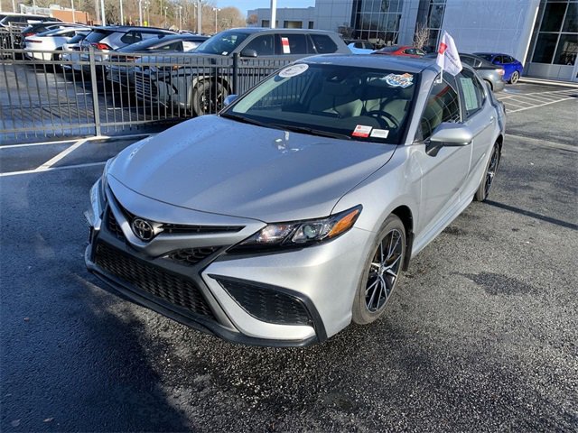 Used 2021 Toyota Camry SE image 4