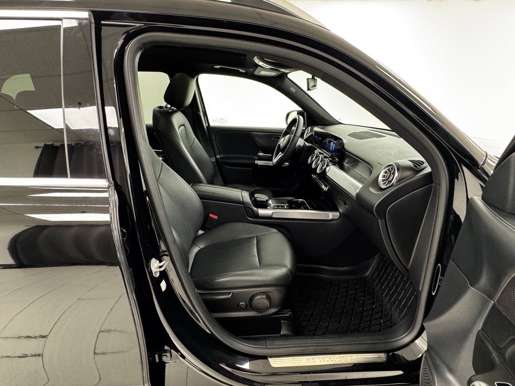 Used 2022 Mercedes-Benz GLB 250 GLB 250 w/ Premium Package Lite image 13