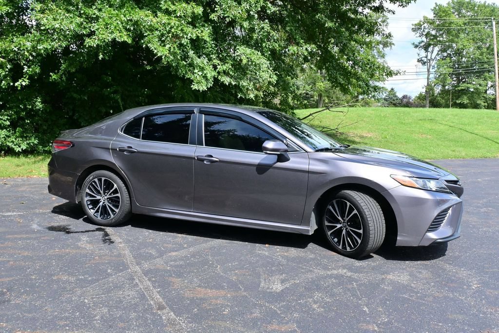 Used 2018 Toyota Camry SE w/ Moonroof Package FWD image 21