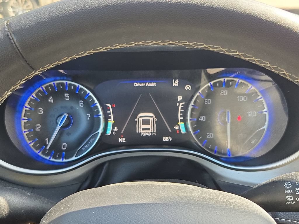 Used 2024 Chrysler Pacifica Limited w/ Uconnect Theater Family Group FWD image 21