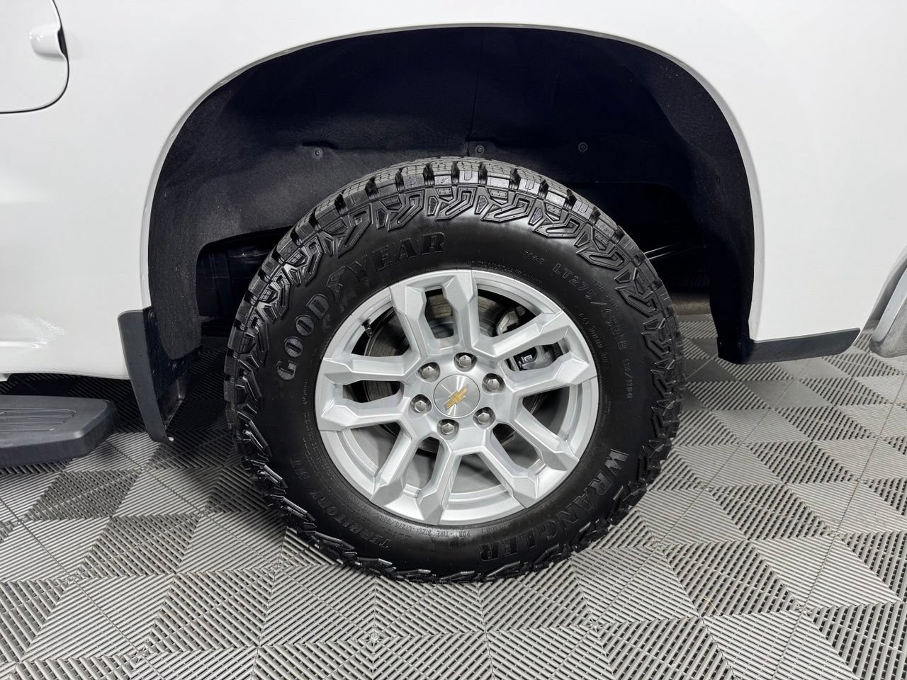 Used 2025 Chevrolet Silverado 1500 LTZ w/ Z71 Off-Road Package AWD/4WD image 32