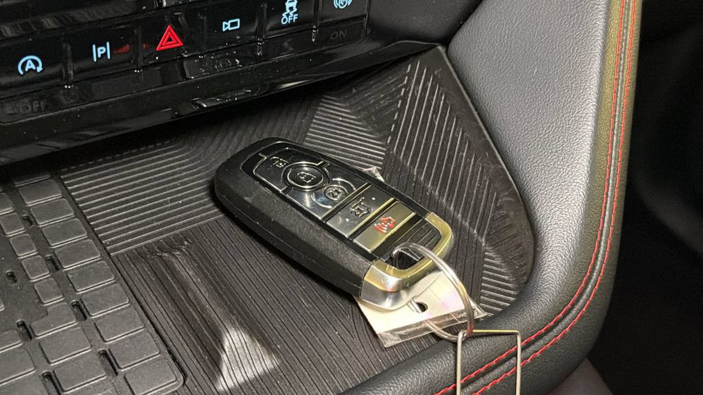 Used 2025 Ford Explorer ST AWD/4WD image 31