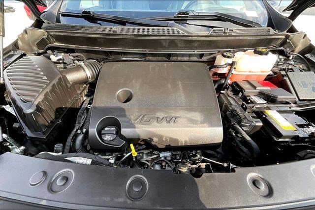 Used 2024 Buick Enclave Premium image 11
