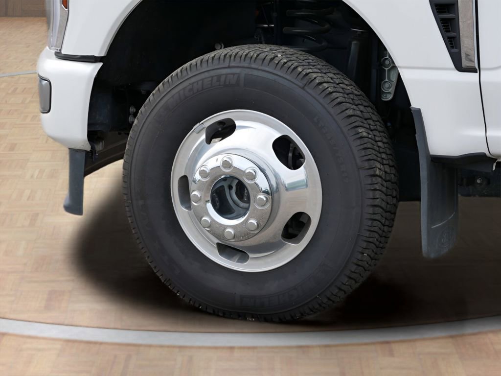 Used 2024 Ford F350 Platinum image 9