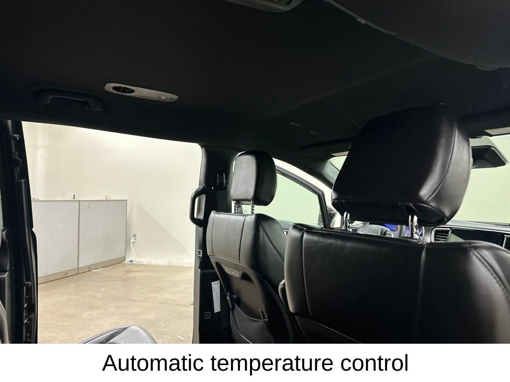 Used 2025 Chrysler Pacifica Select FWD image 21