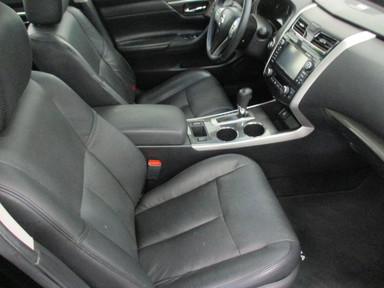 Used 2015 Nissan Altima 2.5 SL w/ Technology Package FWD image 13