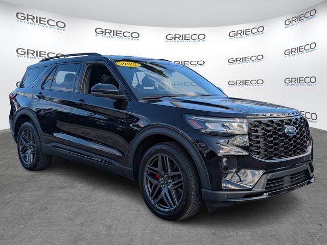 Used 2025 Ford Explorer ST image 1