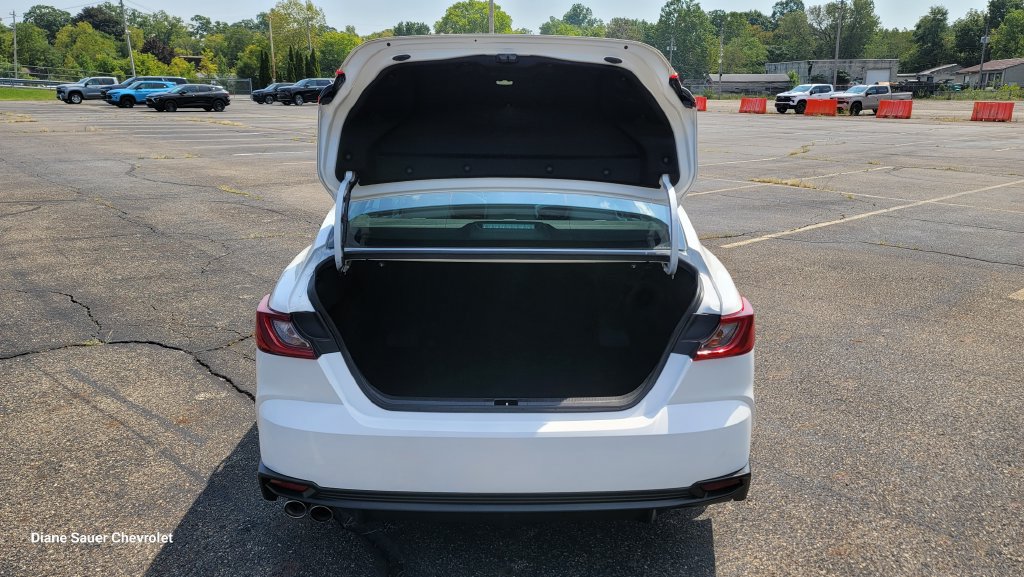 Used 2025 Toyota Camry SE FWD image 11