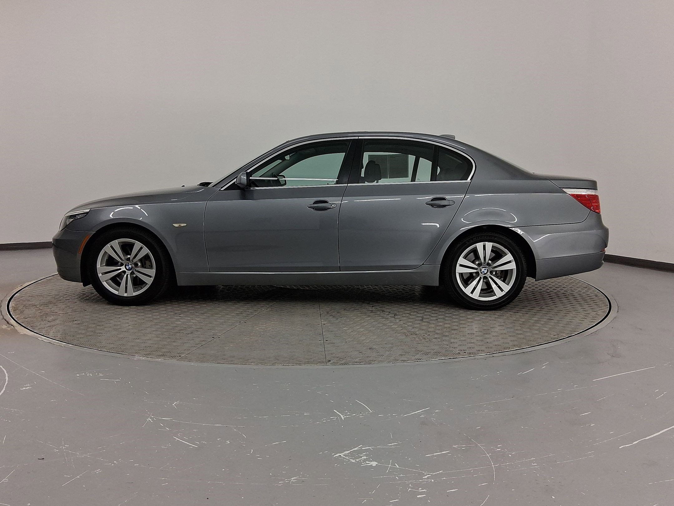 Used 2010 BMW 528i Sedan image 2