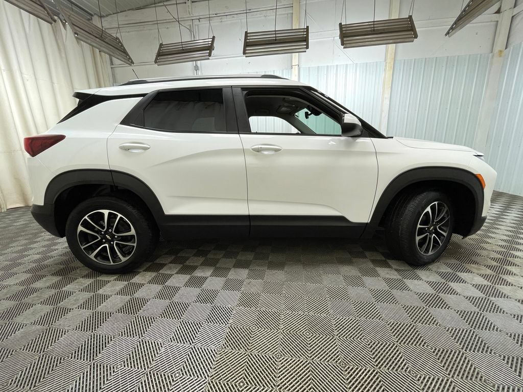 Certified 2025 Chevrolet TrailBlazer LT w/ Convenience Package FWD image 19