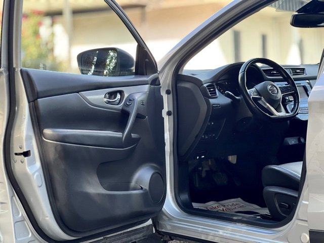 Used 2020 Nissan Rogue Sport SL w/ Premium Package image 13