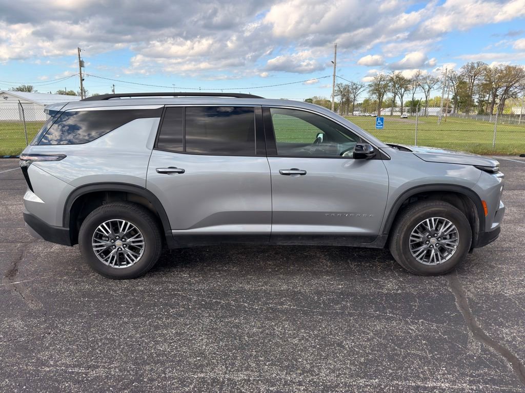 Used 2025 Chevrolet Traverse LT AWD/4WD image 11