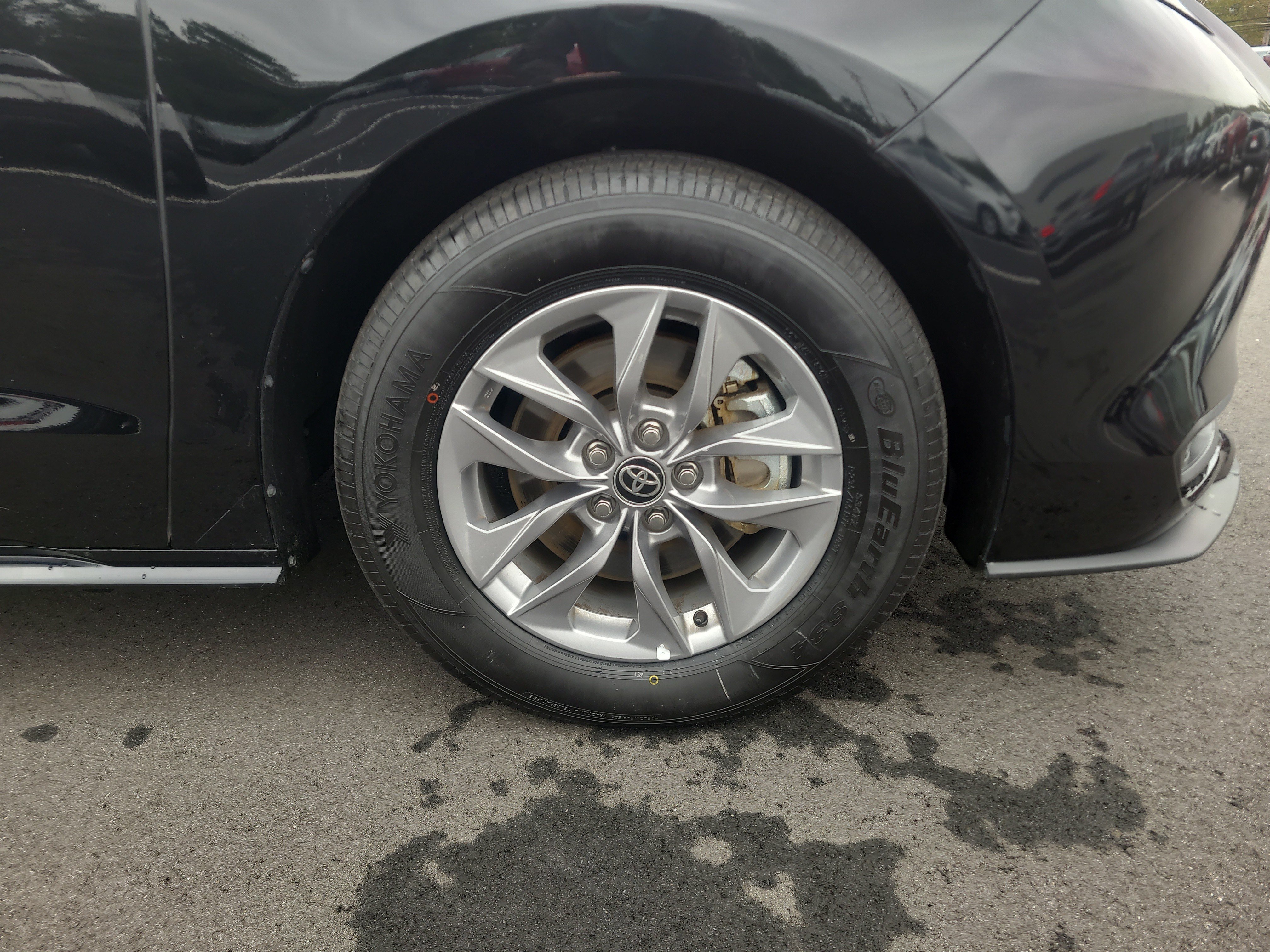 Certified 2026 Toyota Sienna XLE FWD image 12