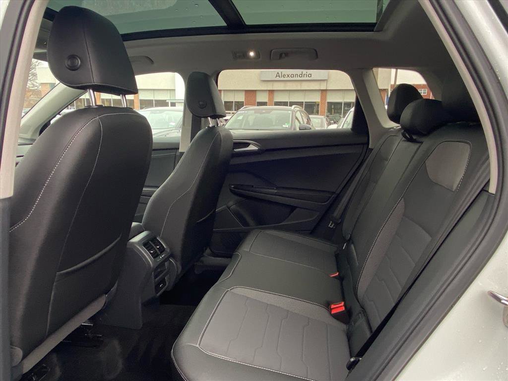 Used 2025 Volkswagen Taos SE image 19