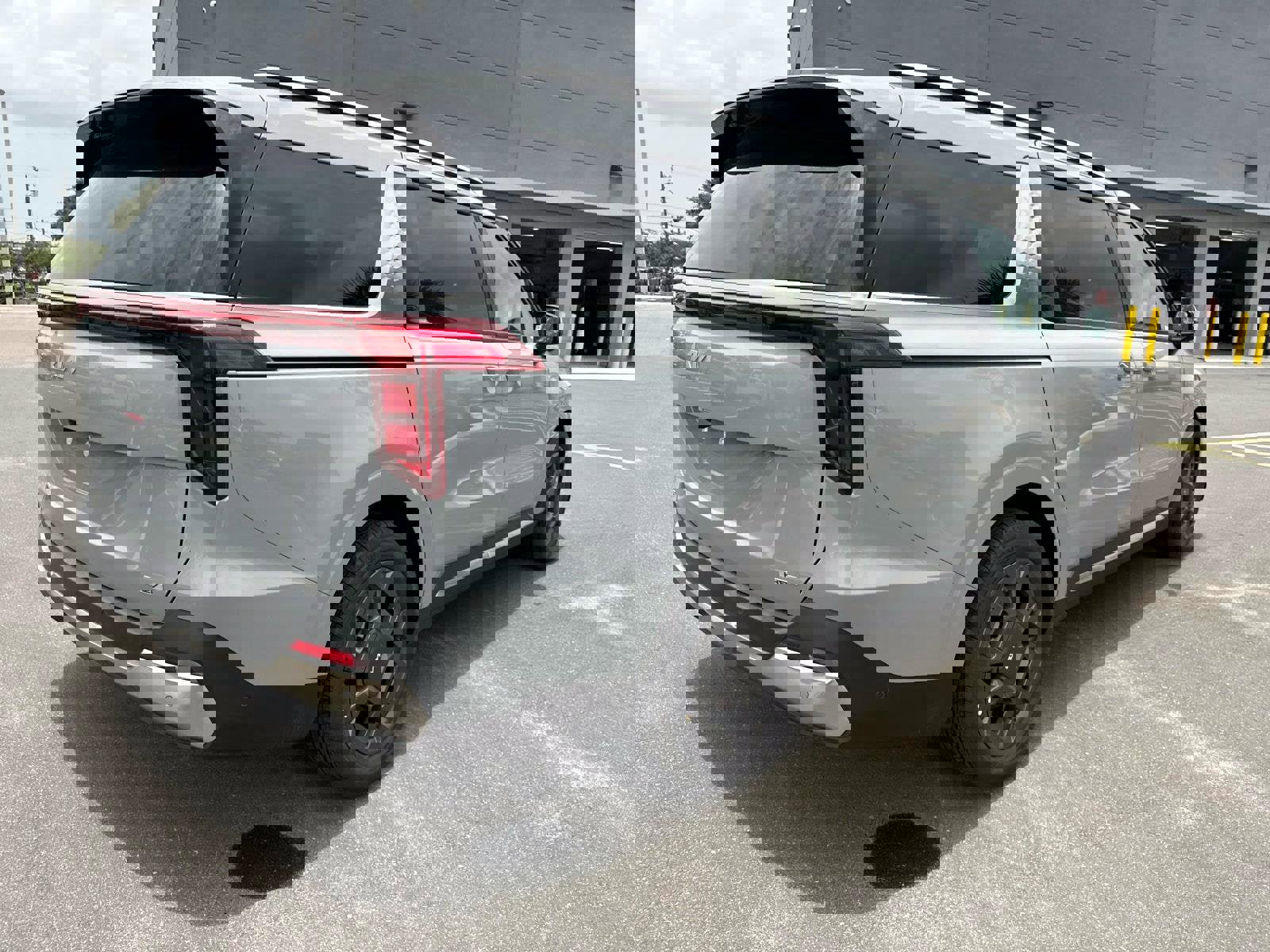 New 2025 Kia Carnival SX image 4