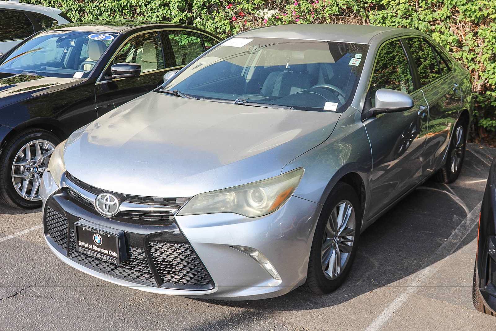 Used 2015 Toyota Camry SE FWD image 1