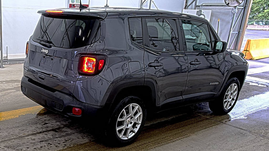 Used 2023 Jeep Renegade Latitude AWD/4WD image 4