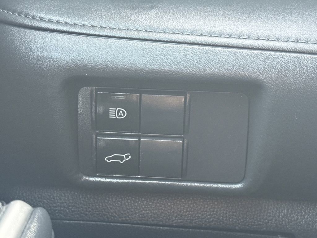 Used 2022 Toyota Highlander LE image 32