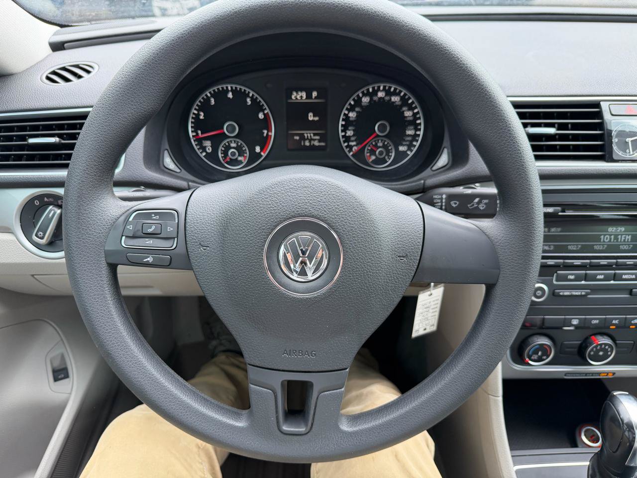 Used 2013 Volkswagen Passat 2.5 S FWD image 23