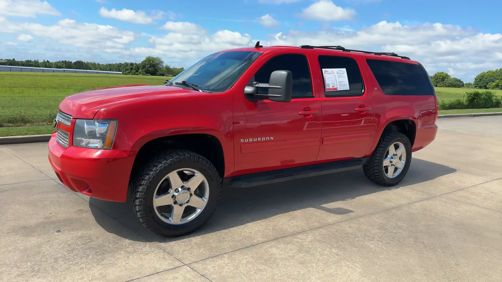 Used 2011 Chevrolet Suburban 2500 LT w/ Luxury Package AWD/4WD image 4