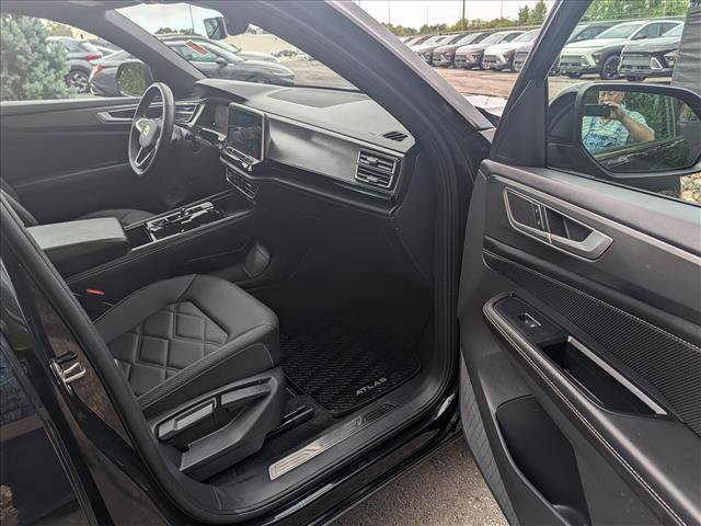 Certified 2024 Volkswagen Atlas Cross Sport SE w/ Panoramic Sunroof Package AWD/4WD image 12
