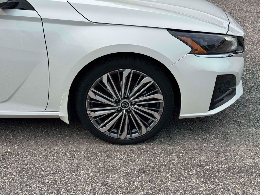 Certified 2025 Nissan Altima 2.5 SL FWD image 12