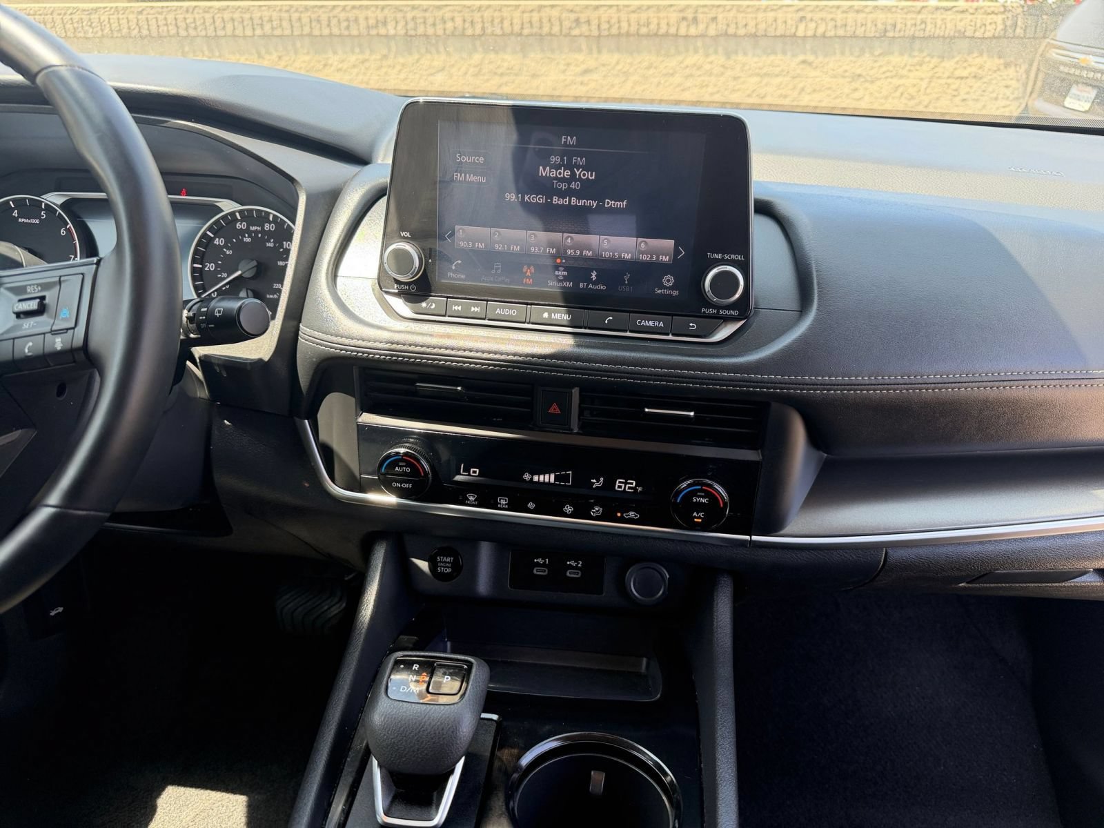 Used 2025 Nissan Rogue SV FWD image 17