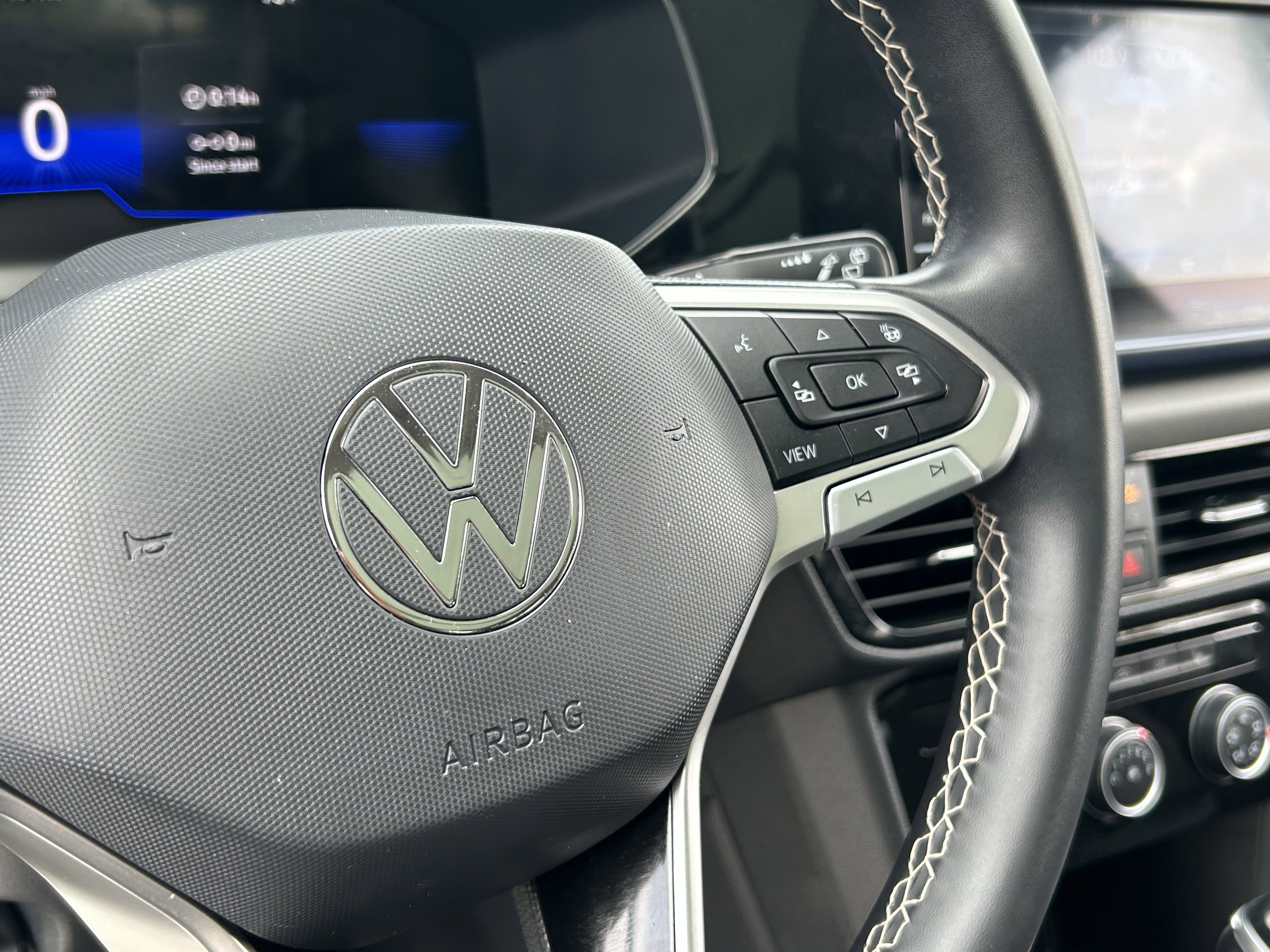 Used 2023 Volkswagen Taos SE w/ Panoramic Sunroof Package image 27