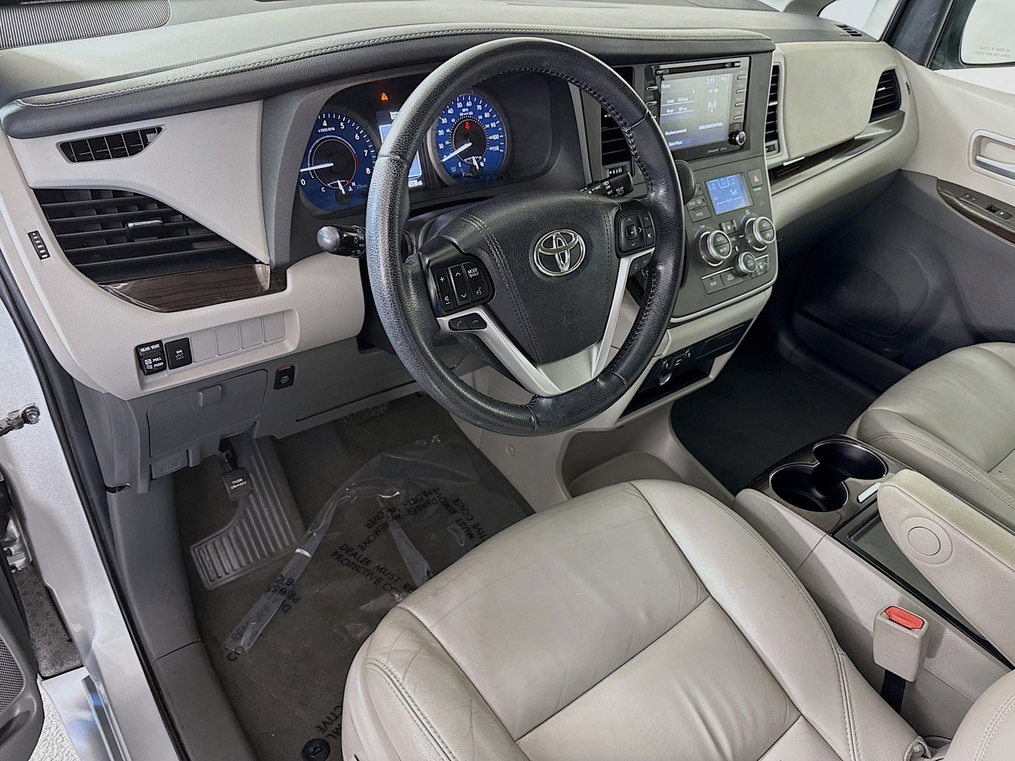 Used 2020 Toyota Sienna XLE FWD image 23