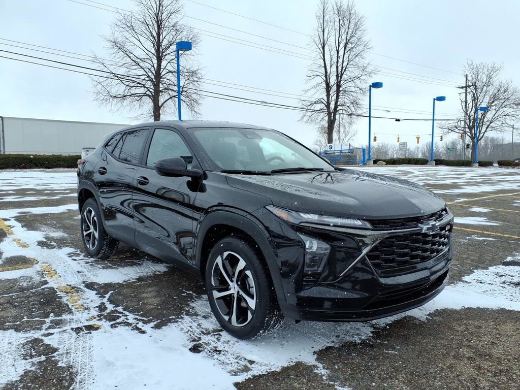 Used 2024 Chevrolet Trax RS image 3