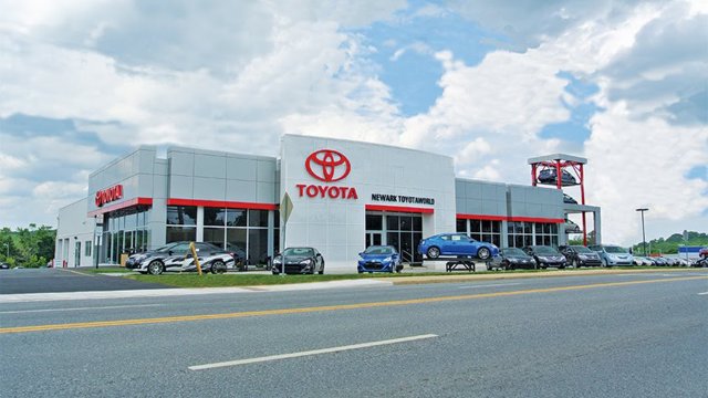 Used 2020 Toyota Camry LE FWD image 12