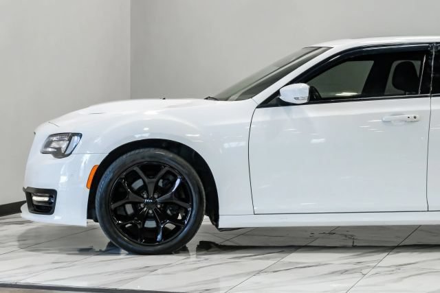 Used 2022 Chrysler 300 S w/ Comfort Group RWD image 18