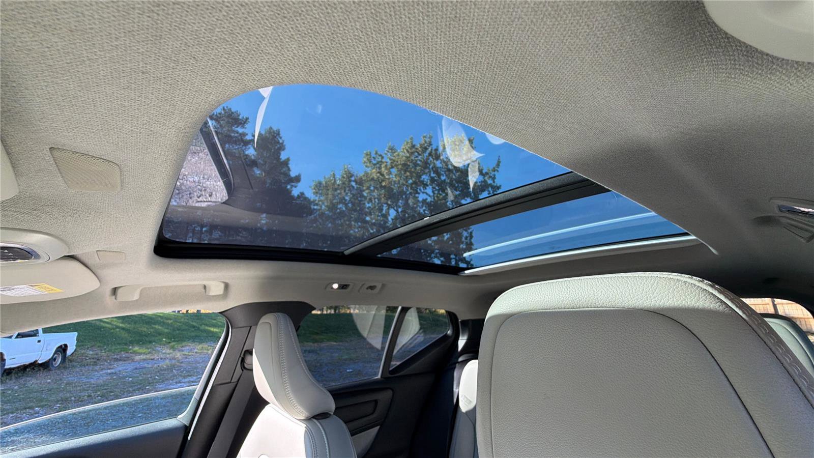 Used 2019 Volvo XC40 T5 Momentum image 14