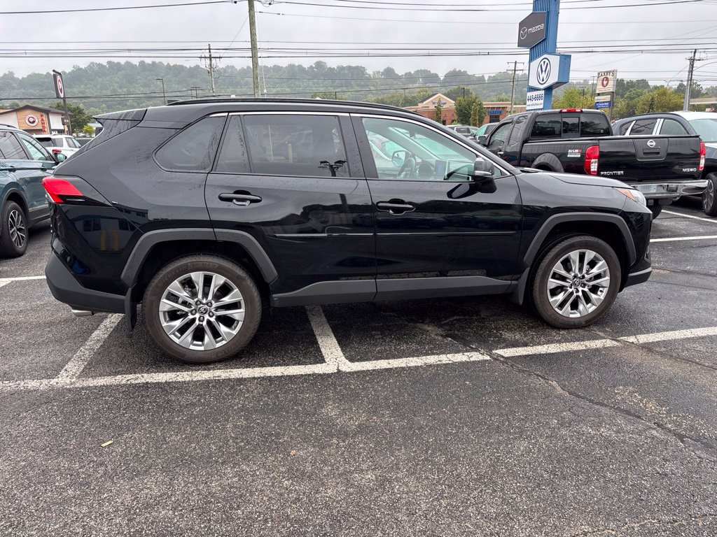 Used 2025 Toyota RAV4 XLE Premium AWD/4WD image 8