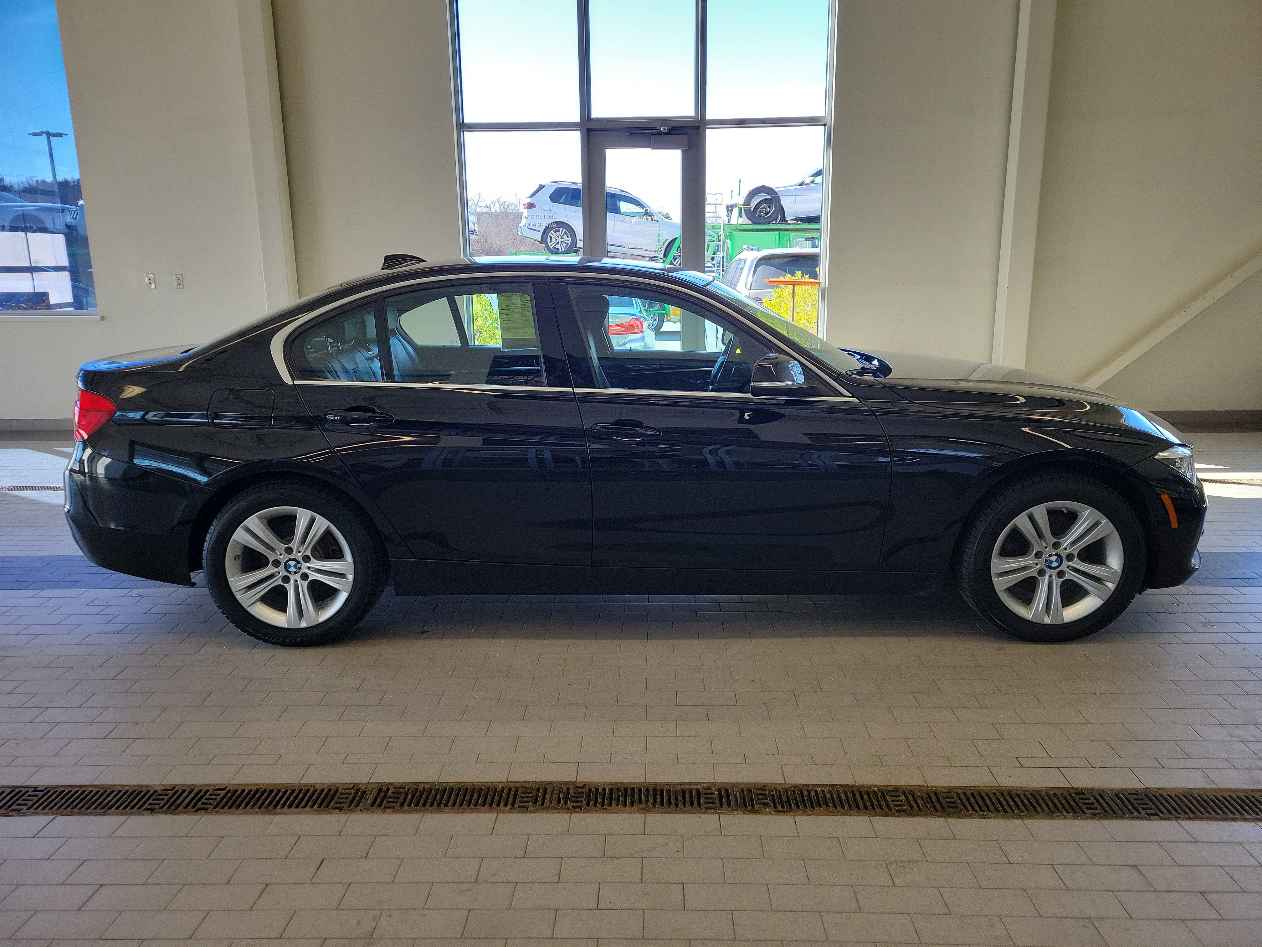 Used 2018 BMW 330i xDrive Sedan image 4