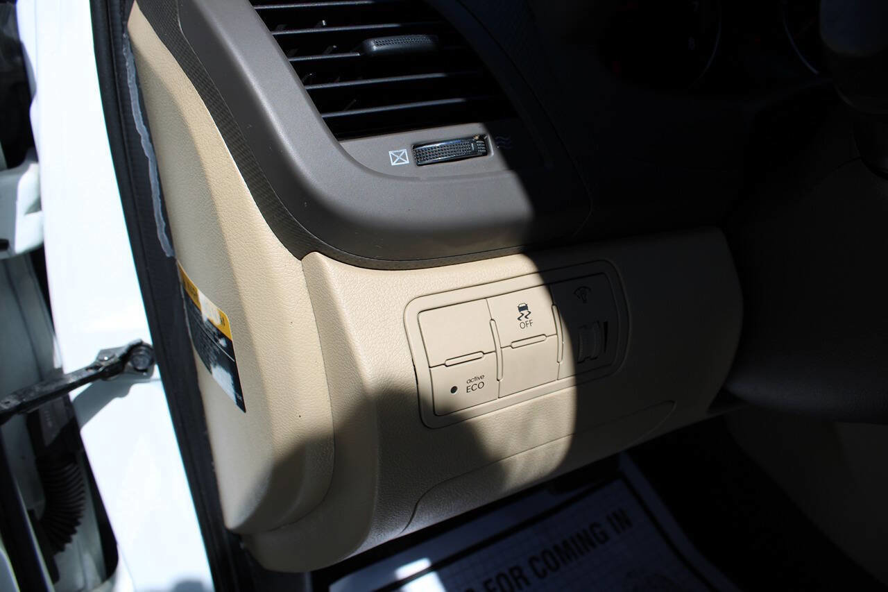 Used 2013 Hyundai Accent GLS image 24