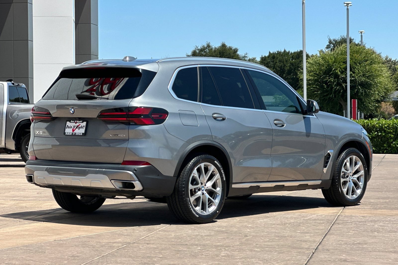Used 2024 BMW X5 xDrive40i w/ Premium Package AWD/4WD image 4