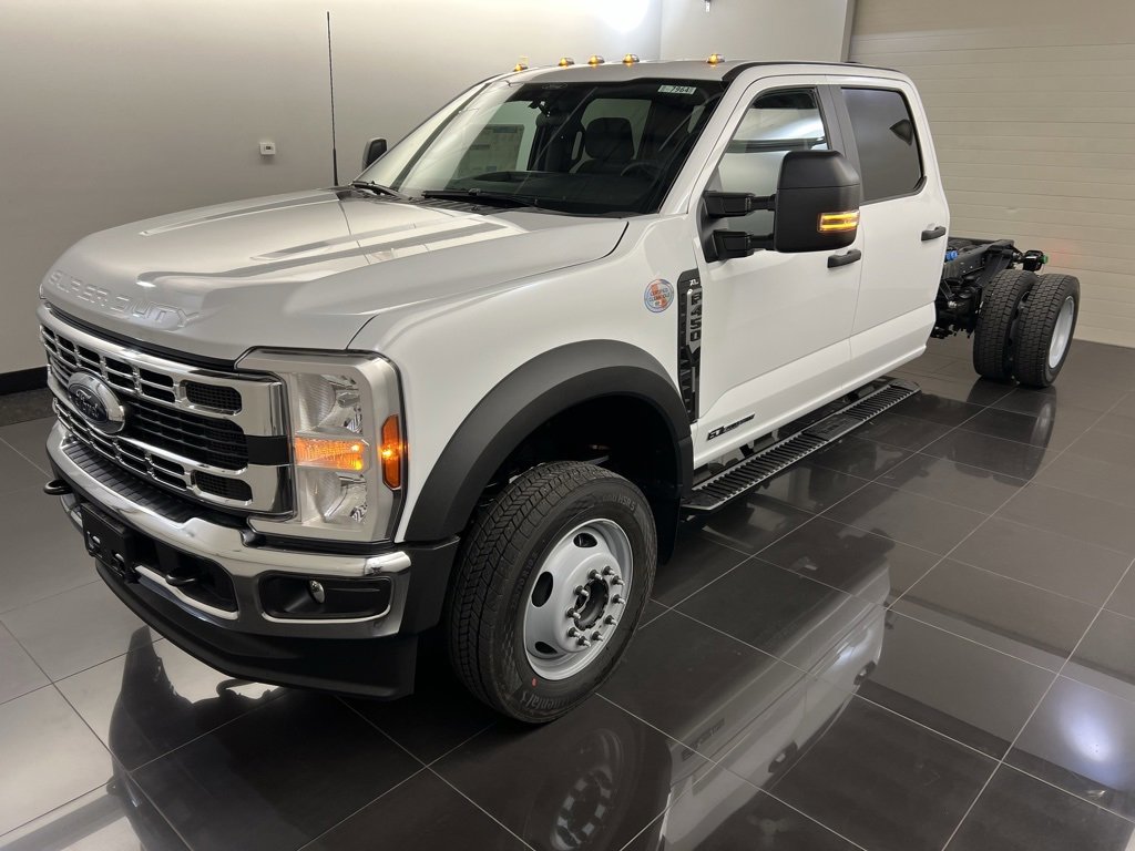 New 2026 Ford F450 XL w/ XL Chrome Package image 3