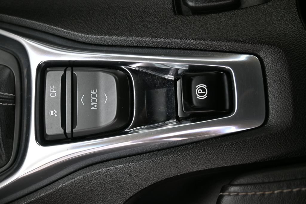 Used 2017 Chevrolet Camaro SS RWD image 27