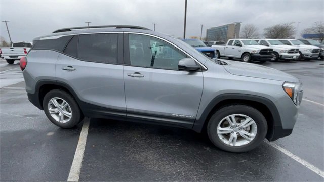 Used 2023 GMC Terrain SLE w/ Driver Convenience Package image 3