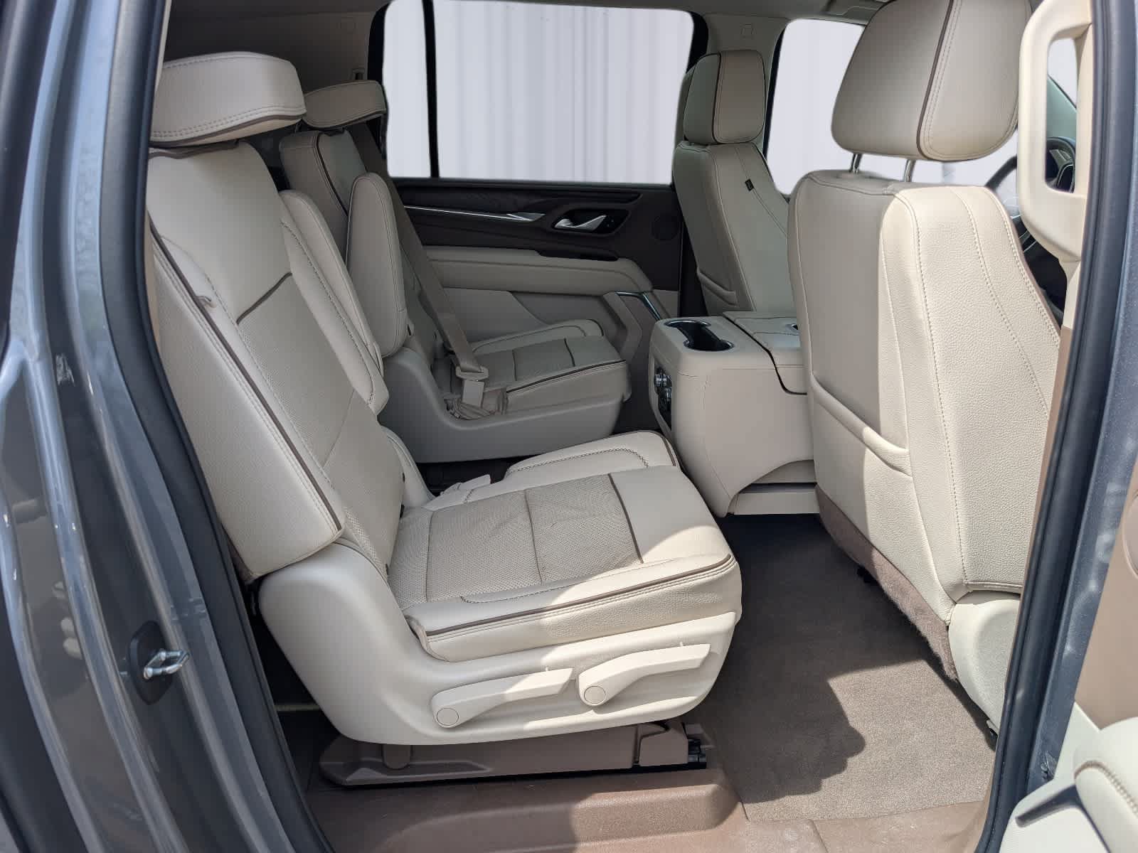 Used 2022 GMC Yukon XL Denali w/ Max Trailering Package AWD/4WD image 10