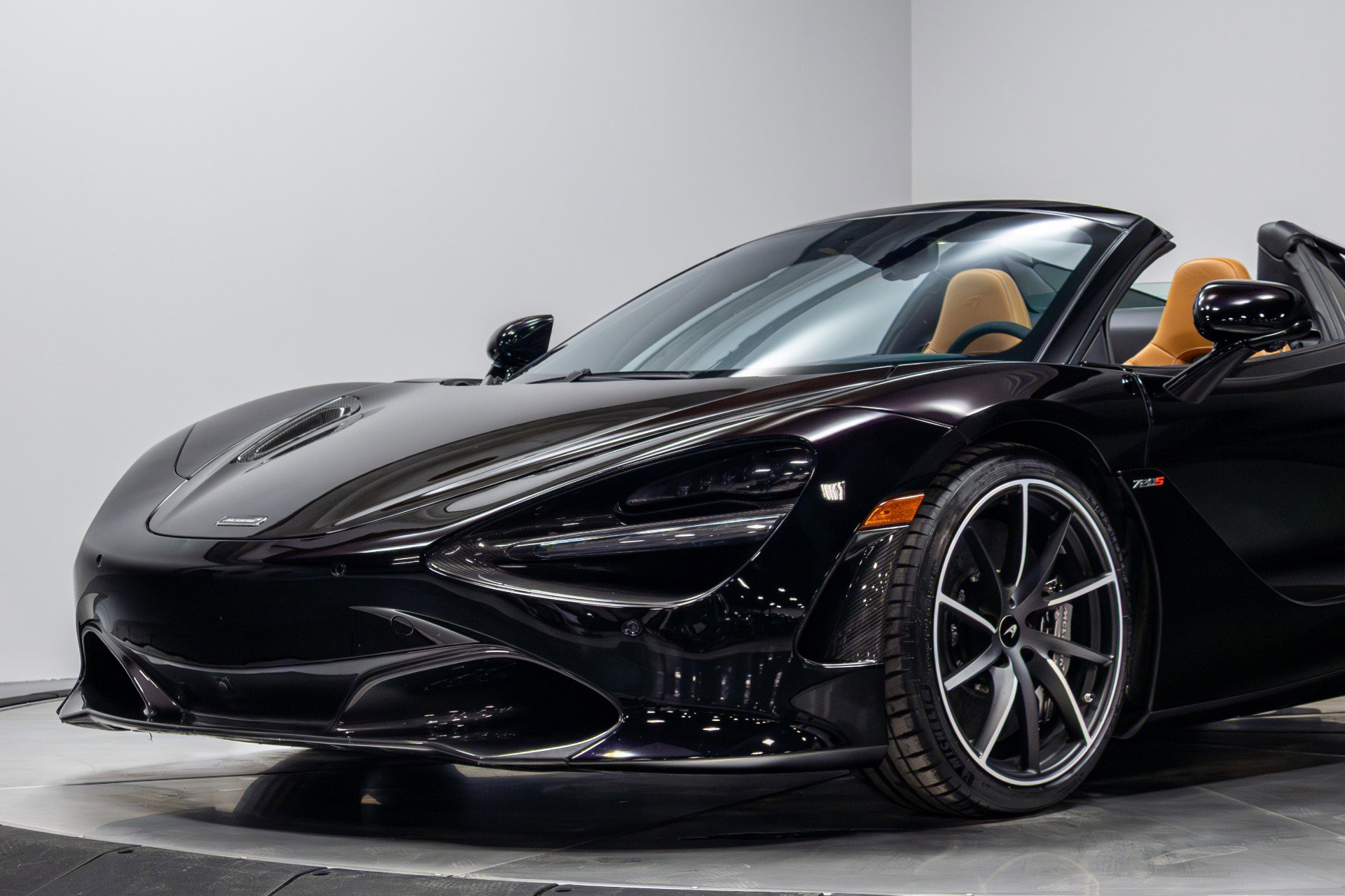 Used 2019 McLaren 720S Luxury RWD image 6