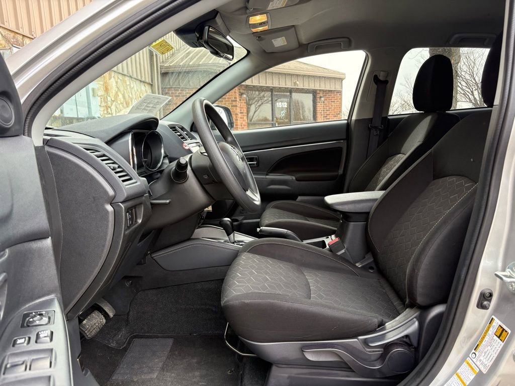 Used 2025 Mitsubishi Outlander Sport ES image 18