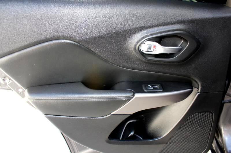 Used 2021 Jeep Cherokee Latitude Plus image 12