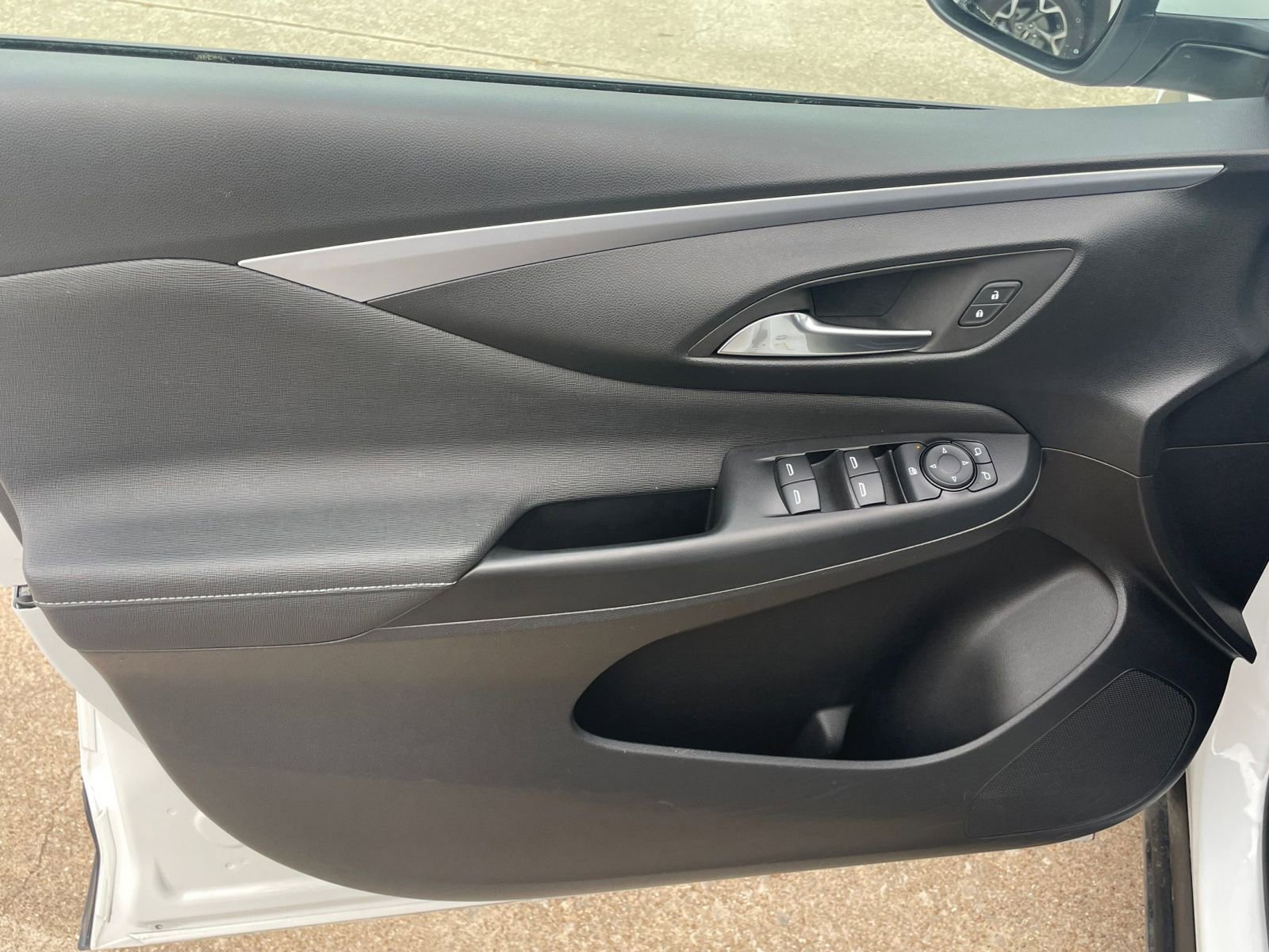 Used 2025 Buick Envista Preferred image 18