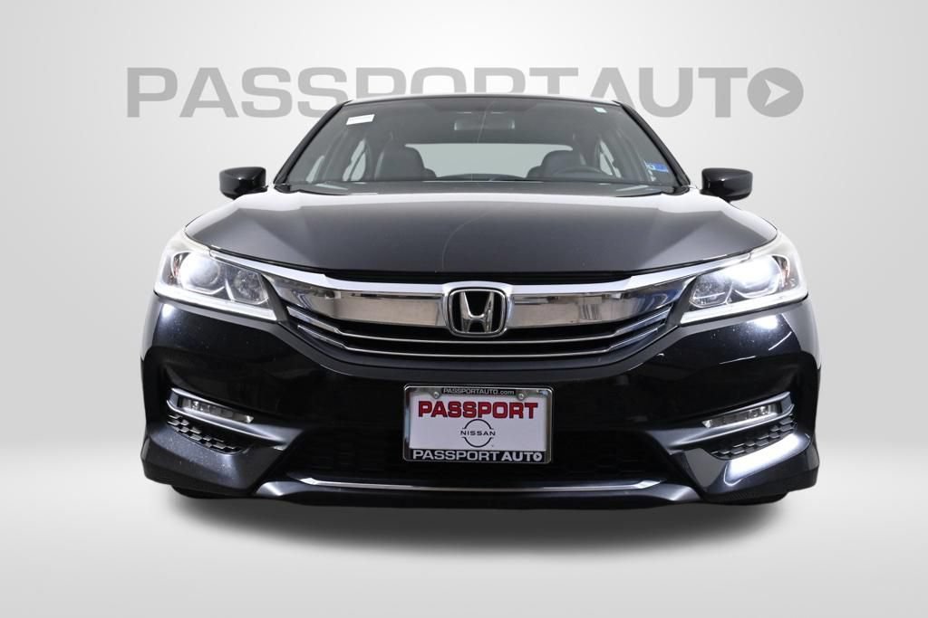 Used 2017 Honda Accord Sport image 2